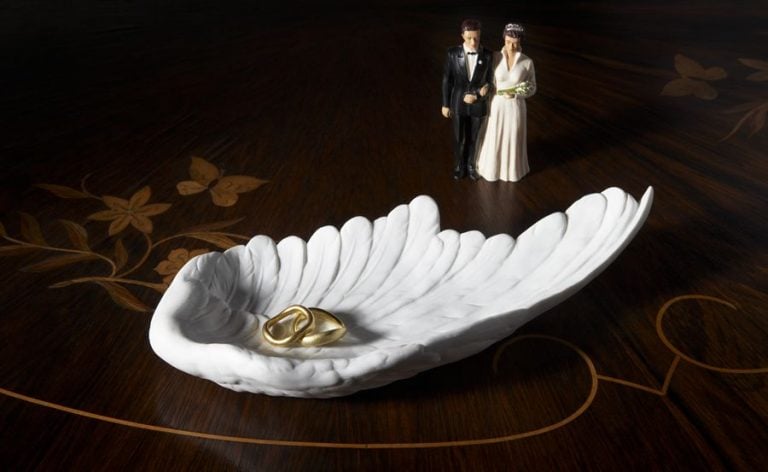 Nymphenburg Bird's Wing Dish Image Nymphenburg Bird's Wing Dish Image