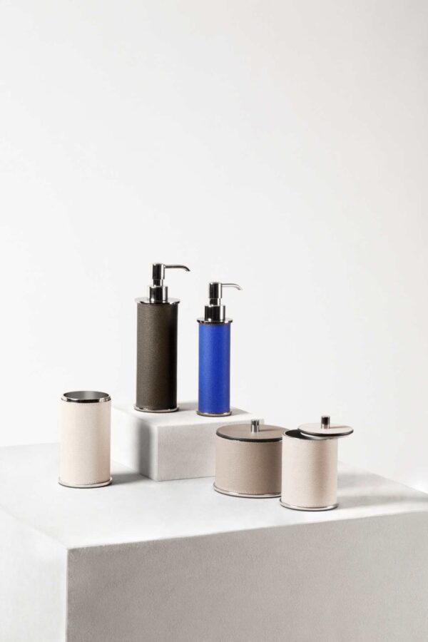 Positano Bathroom set_LIFESTYLE02-100KB Giobagnara Positano Leather Bathroom Collection