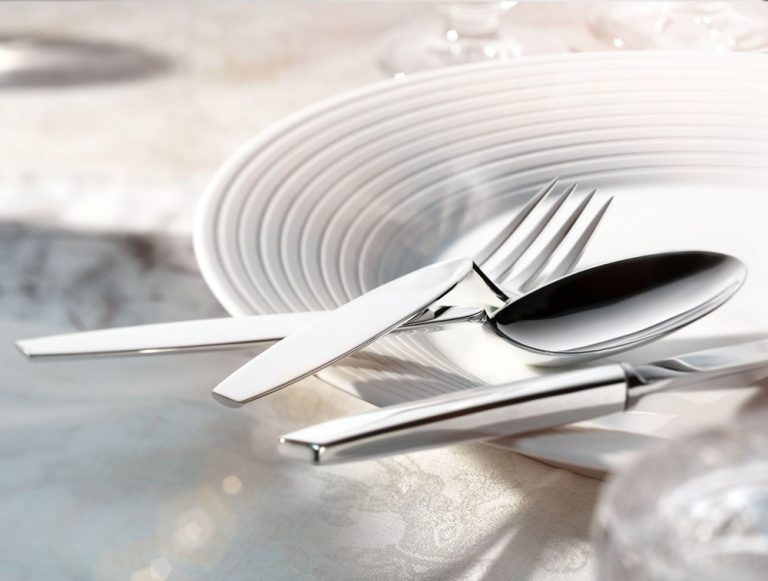 12'' Meneubesteck 3tlg_125DPI Robbe & Berking 12 flatware on white plate