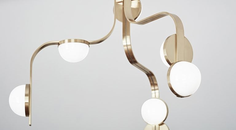 LobmeyrScriptLifestyleChandelier_1_1000x1000.jpg Lobmeyr Script Chandelier close up by Bodo Sperlein