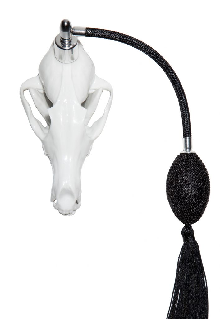 Augarten_white_Perfume_Skull_Lifestyle2_1000x1000 Augarten_white_Perfume_Skull_Lifestyle2_1000x1000