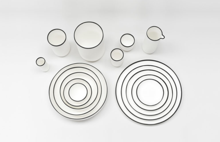 TF Design Modern Tableware Black Rim Mood