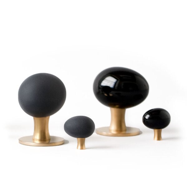 E.R. Butler Egg Knobs E.R. Butler Egg Knobs, available in porcelain or crystal in a variety of finishes