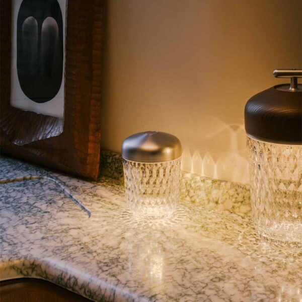SAINT_LOUIS_FOLIA_©MVerret_0081 Saint-Louis Folia Mini Portable Lamp with cut crystal and aluminum top in silver finish.