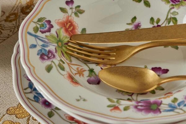 Ginori Granduca Tablesetting Mood Image on Tablecloth