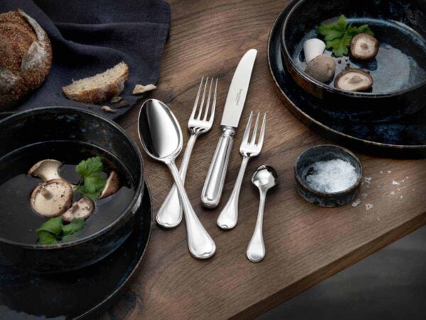 R&B-Silver-Classic-Faden-5teiliges-Menuebesteck-1200w-100KB Robbe & Berking Silver Flatware lifestyle photo featuring the Alta pattern no. 2.