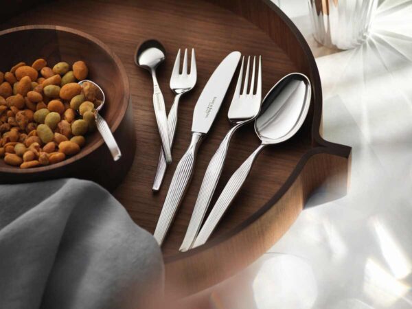 R&B-Silver-Metropolitan-_-5teilig-3-1200w-100KB Robbe & Berking Silver Flatware lifestyle photo featuring the Metropolitan pattern.