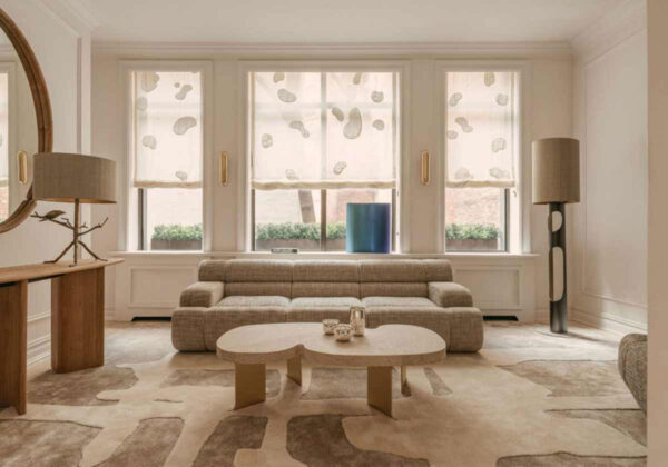 PUIFORCAT-MOOD-Collection-Séléné-InvisibleCollection_ThierryLemaire-1200w-100KB A lifestyle photo of the Puiforcat Selene Collection including sterling silver bowls and vases. 2 Selene Bowls and a vase are pictured on a coffee table in a living room.
