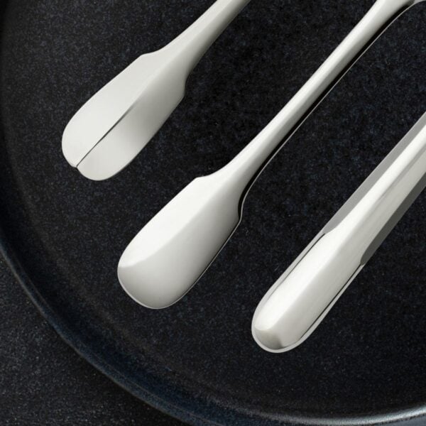 Puiforcat-details-Louvois-1200x1200 Puiforcat Louvois Flatware in Sterling Silver Detail | Kneen & Co