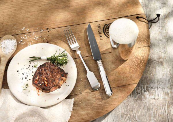 R&B-Alt-Spaten_Frozen-Black_Steak-Knife-1200w-100KB Robbe & Berking Alt-Spaten Silver Frozen Barbecue Set including Menu Fork and Frozen Black Steak Knife.