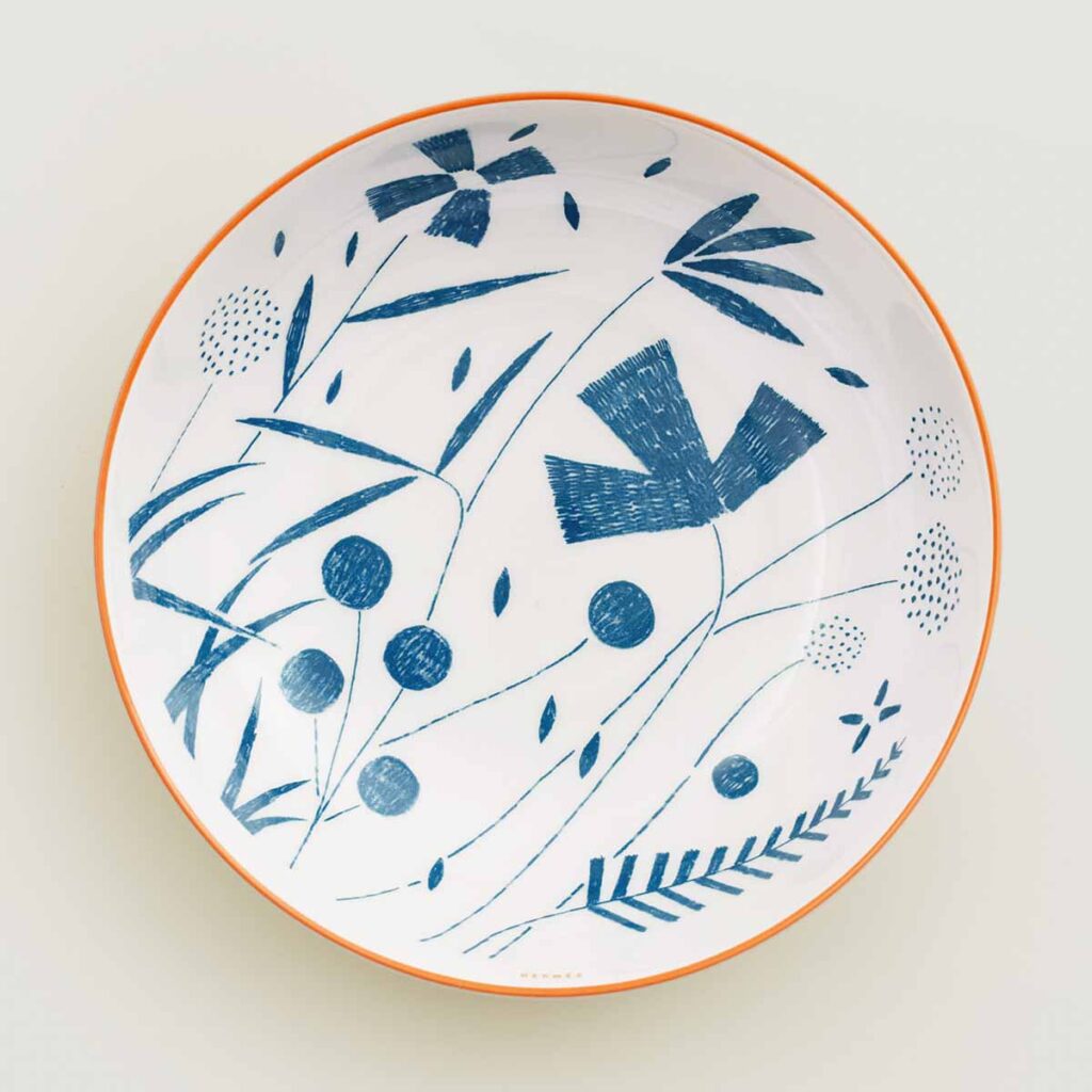 HERMES-DNRWR-walk-inGarden-