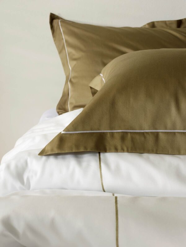 MIRABEL-PARENT-Ato2105-09-1200x1600px-100KB Mirabel Slabbinck Ato Bedding Collection