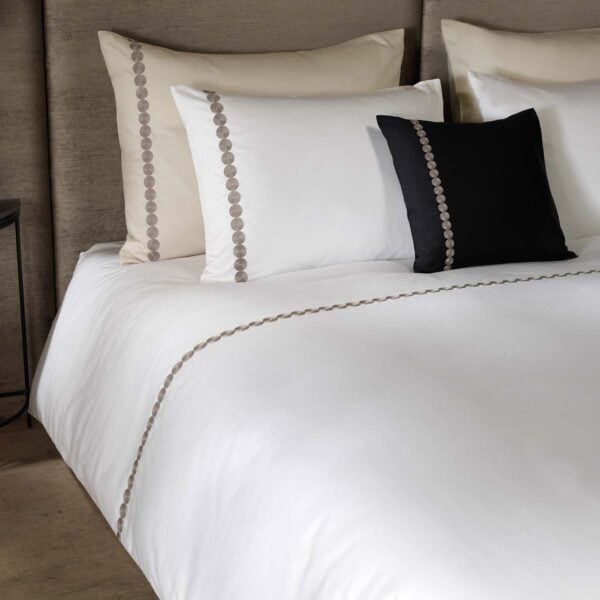 MIRABEL-PARENT-Bola-02-1200x1200px-100KB Mirabel Slabbinck Bola Bedding Collection