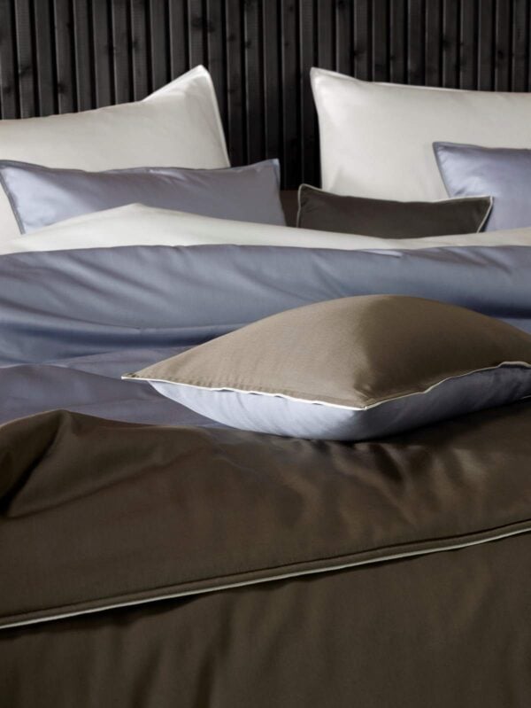 MIRABEL-PARENT-Jaluk1021-06-1200x1600px-100KB Mirabel Slabbinck Jaluk Bedding Collection