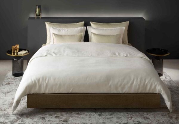 MIRABEL-PARENT-Lako2094-01-1200x1700px-100KB Mirabel Slabbinck Lako Bedding Collection