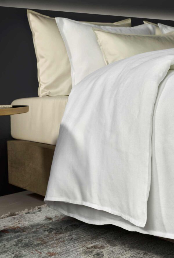 MIRABEL-PARENT-Lako2094-05-1200x1700px-100KB Mirabel Slabbinck Lako Bedding Collection