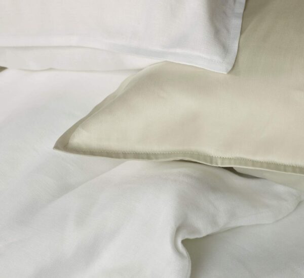 MIRABEL-PARENT-Lako2094-07-1200x1300px-100KB Mirabel Slabbinck Lako Bedding Collection
