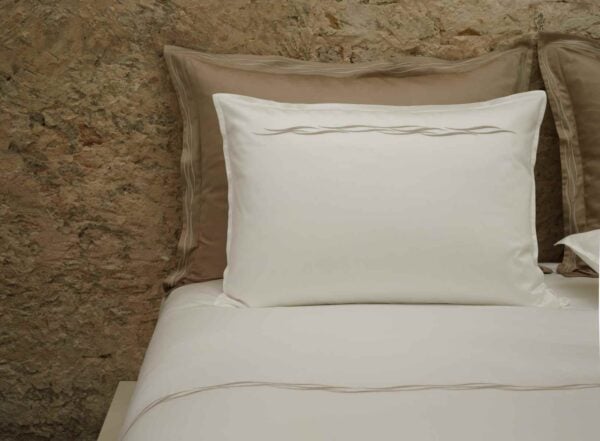 MIRABEL-PARENT-Moya-04-1200x1600px-100KB Mirabel Slabbinck Moya Bedding Collection