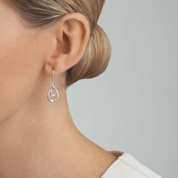 GJensen-10012312-OFFSPRING-EARHOOK-433A-SILVER-1200w-100KB Woman wearing George Jensen Offspring Earrings in sterling silver | Kneen & Co