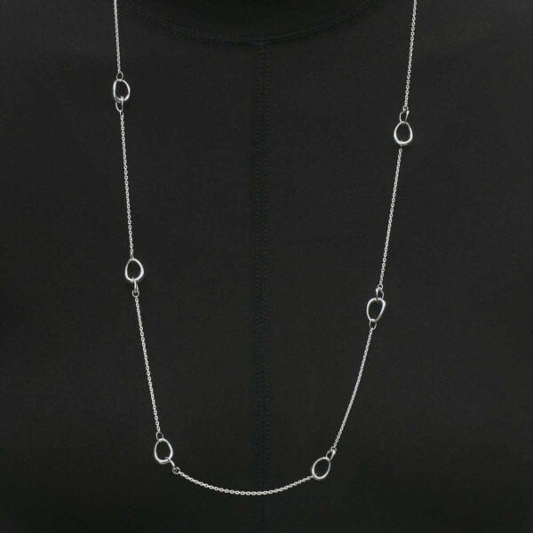Woman wearing Georg Jensen Offspring Sautoir Necklace in sterling silver