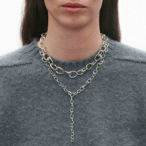 GJ-SS25-ECOM-SHOOT-OFFSPRING-NECKLACE-20001765-1200w Woman wearing Georg Jensen Offspring Link Necklace in sterling silver | Kneen & Co