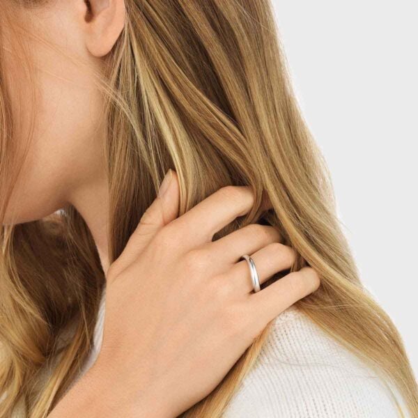 GJ-eCom-Offspring-1200x1200-2-100KB Georg Jensen Offspring Ring in sterling silver on model no. 20000137 | Kneen & Co
