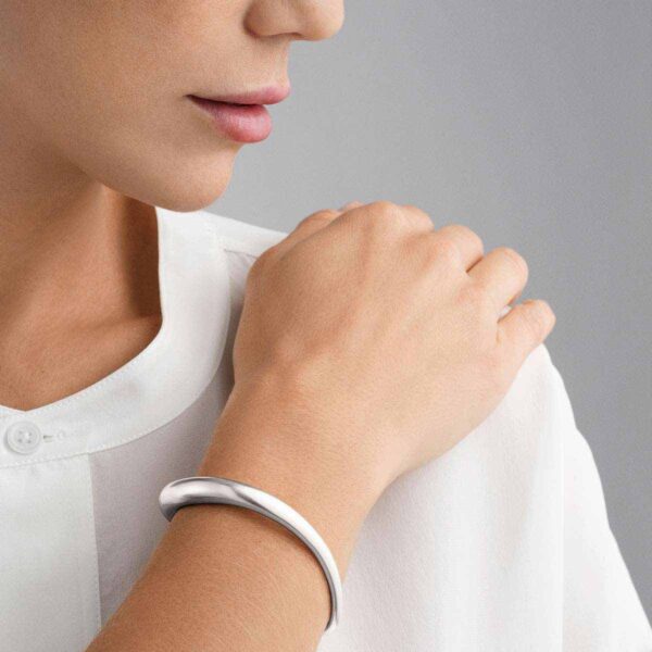 Georg Jensen Offspring Open Bangle Bracelet 433C in Sterling Silver on model | Kneen & Co