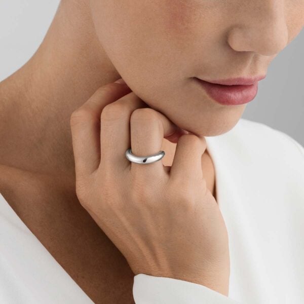 GJensen-20000137-OFFSPRING-RING-Sterling-Silver-1200w-100KB Georg Jensen Offspring Ring in sterling silver on model | Kneen & Co