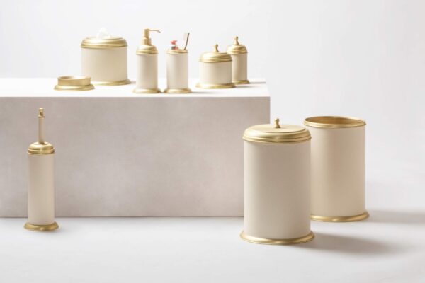 Dubai_bathroom_set_LIFESTYLE01-100KB Giobagnara Dubai Leather Bathroom Collection