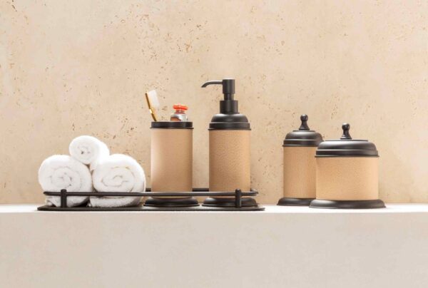 Dubai_bathroom_set_LIFESTYLE02-100KB Giobagnara Dubai Leather Bathroom Collection