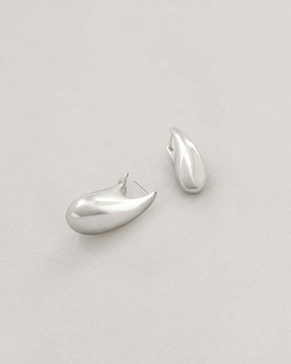 GJ-AW24-Reflect-20001659-1200w-100KB Georg Jensen Reflect Earrings Large - Left | Kneen & Co