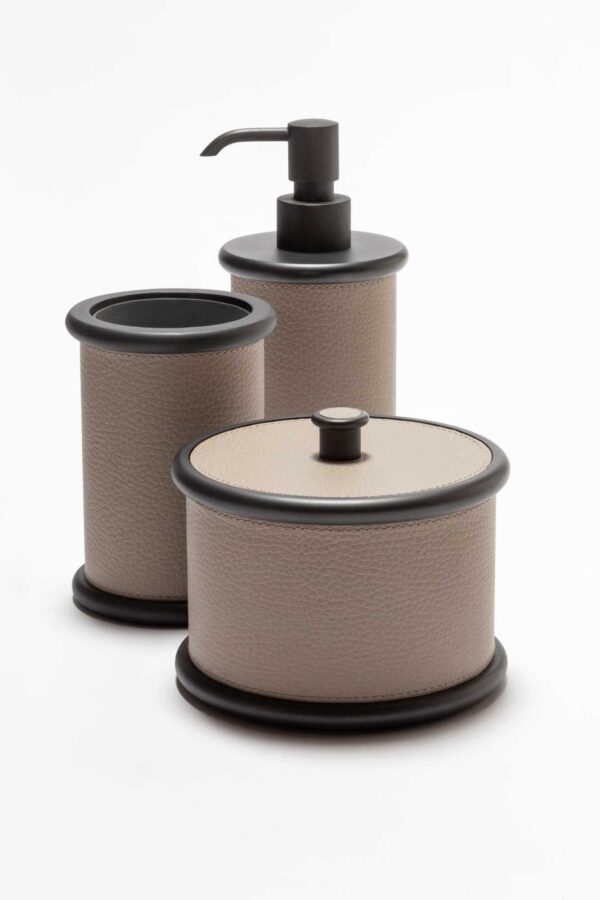 Giobagnara Ravello Leather Bathroom Collection