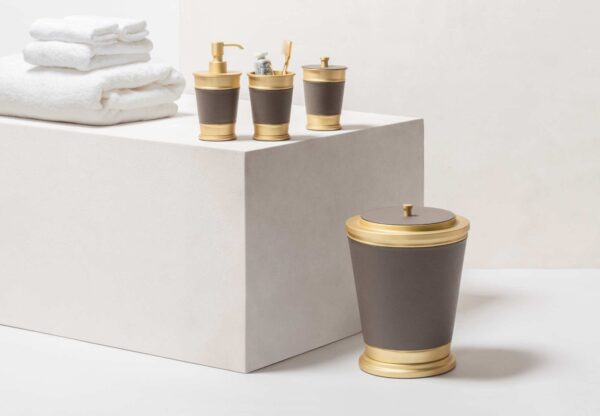 Manhattan_bathroom_set_LIFESTYLE01-100kb Giobagnara Manhattan Leather Bathroom Collection