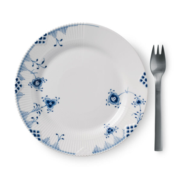 RoyalCopenhagen-1026452-Blue-Elements-Plate-19CM-02-1200x1200-100KB Royal Copenhagen Blue Elements Small Lunch Plate shown on table | Kneen & Co