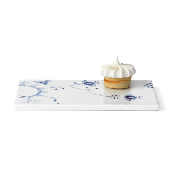 RoyalCopenhagen-1028391-Blue-Elements-Serving-Board-18cm-03-1200x1200-100KB Royal Copenhagen Blue Elements Small Serving Board shown on table | Kneen & Co