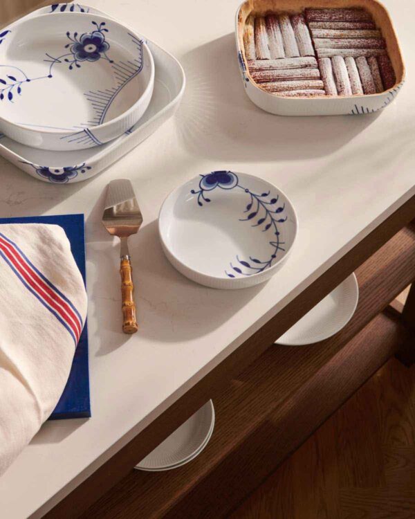 RoyalCopenhagen-S1-24-Line-Extensions-BlueFluted-MegaOvenware-Round-18.5cm-27cm-Square-25cm-30cm-1200w-100KB