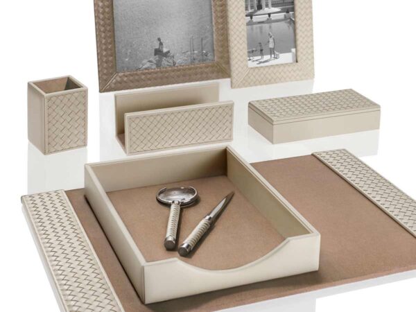 GB-RIVIERE-LIFESTYLE93-1200w-100KB Riviere Desk Accessories | Kneen & Co