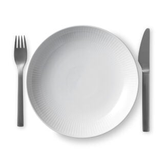 RoyalCopenhagen-1028378-White-Fluted-Shallow-Bowl-25cm-02-1200×1200-100KB Royal Copenhagen White Fluted Deep Dinner Plate shown on table | Kneen & Co