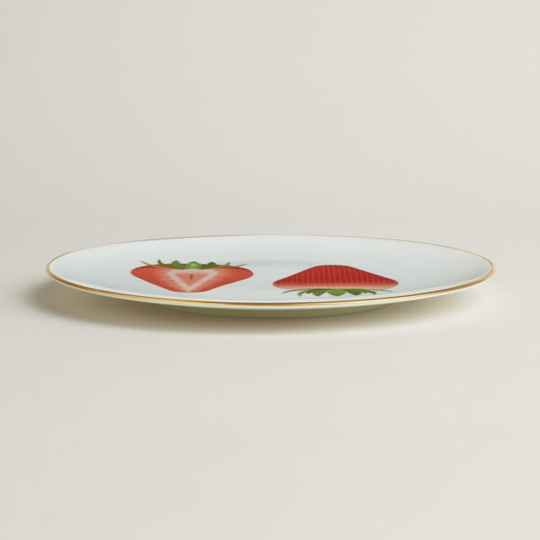 Hermès Kaorumi Dessert Plate – Strawberry shown on table | Kneen & Co