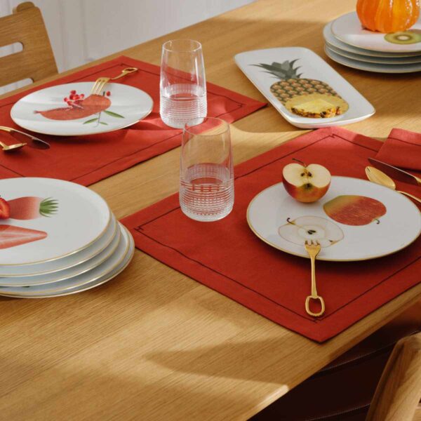 Hermes Kaorumi Dinnerware set on table | Kneen & Co