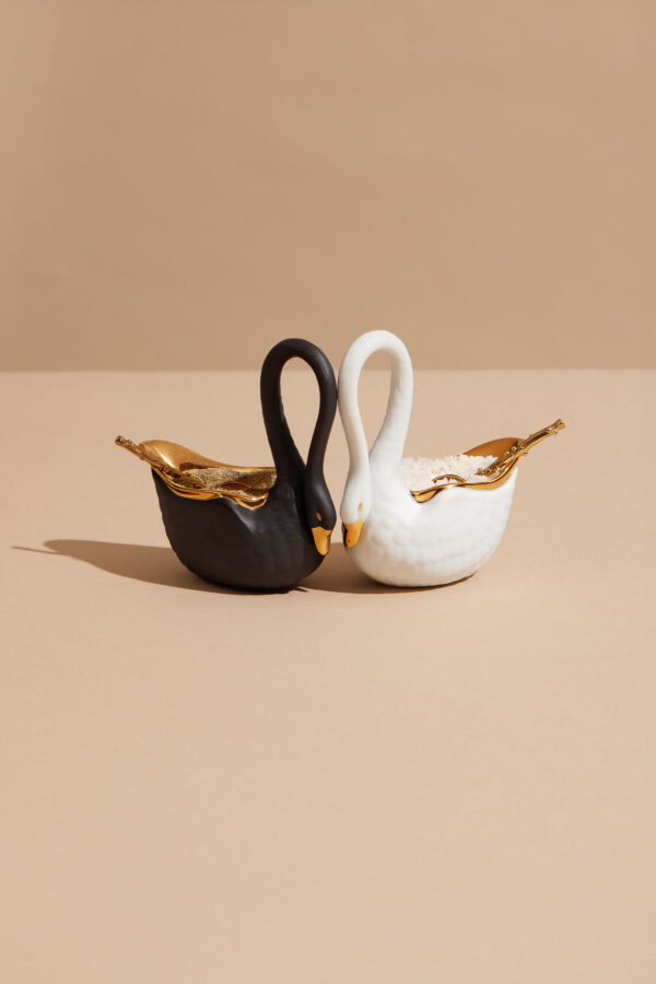 LOBJET-Dinneware-MOOD-wedding2024-swan-SC3000-3001-0643-1200w-100KB L’Objet Swan Black & White Salt & Pepper Cellars | Kneen & Co