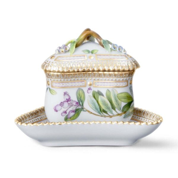 RoyalCopehagen-1147257-1019028-FloraDanica-CUSTARTD-CUP-ST-TRIAN-10CL-SIDE1-Arbutus-Uva-Ursi-L-1200x1200-100KB Royal Copenhagen Flora Danica Triangular Custard Jar | Kneen & Co
