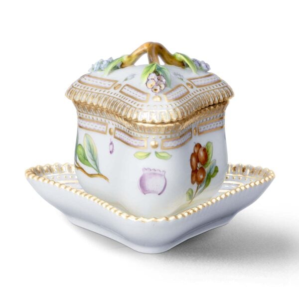RoyalCopehagen-1147257-1019028-FloraDanica-CUSTARTD-CUP-ST-TRIAN-10CL-SIDE2-Arbutus-Uva-Ursi-L-1200x1200-100KB Royal Copenhagen Flora Danica Triangular Custard Jar | Kneen & Co