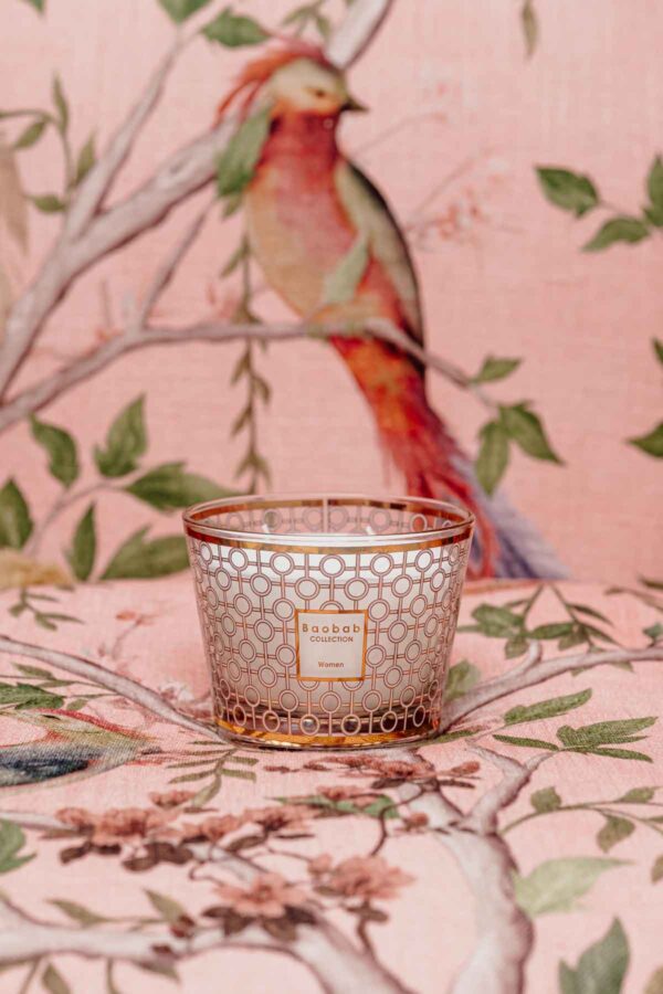 Elegant lifestyle setting with Baobab Women Candle Max 10 in delicately printed glass with 24-carat yellow gold | Kneen & Co