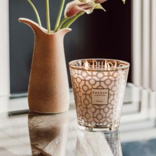BAOBAB-MAX16WOM-Women-Lifestyle-2-1200w-100KB Bright interior setting with Baobab Women Candle Max 16 in delicately printed glass with 24-carat yellow gold | Kneen & Co