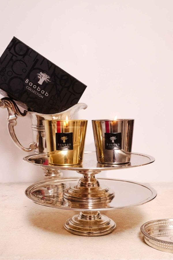 BAOBAB-SS2026-PRIORITIES-MENERBES-128-1200w-100KB Elegant dining setting with Baobab Aurum and Platinum Les Exclusives Candle Duo in metallic gold and silver glass | Kneen & Co