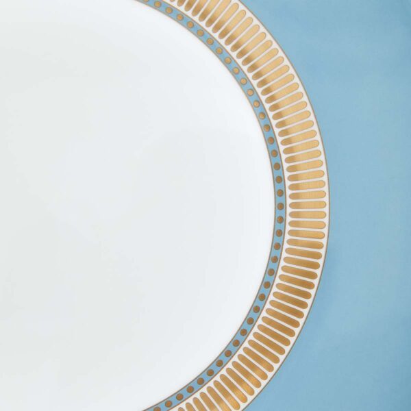701587471633-Wedgwood-Helia-Plate-20pt6cm-8pt1in-detail2-1200x1200-100KB Close-up shot of Wedgwood Wedgwood Helia Side Plate featuring neoclassical design finished with 22-carat gold detailing | Kneen & Co