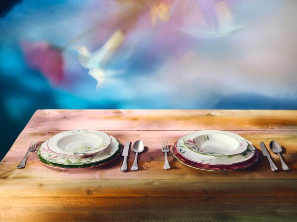 Dreamy outdoor table setting with Ginori 1735 Florenza dinnerware sets and silver cutlery in fine porcelain | Kneen & Co