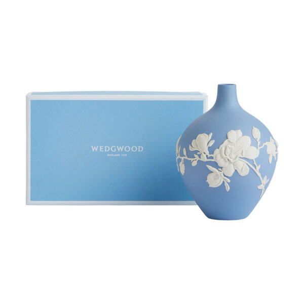 701587315234-Wedgwood-Magnolia-Blossom-Bud-Vase-14cm-box-1200x1200-100KB Wedgwood Magnolia Blossom Bud Vase with Wedgwood’s signature blue gift box in Jasperware matte stoneware with intricate white magnolia relief petals | Kneen & Co