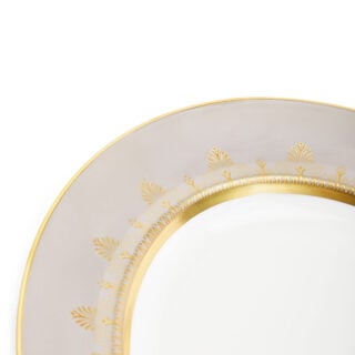 701587433068-Wedgwood-Anthemion-Grey-Oval-Platter-35pt7cm-14in-detail2-1200×1200-100KB Close-up shot of Wedgwood Anthemion Grey Oval Platter defined by a sophisticated grey rim and an intricate neoclassical palmette border finished with 22-carat gold detailing | Kneen & Co